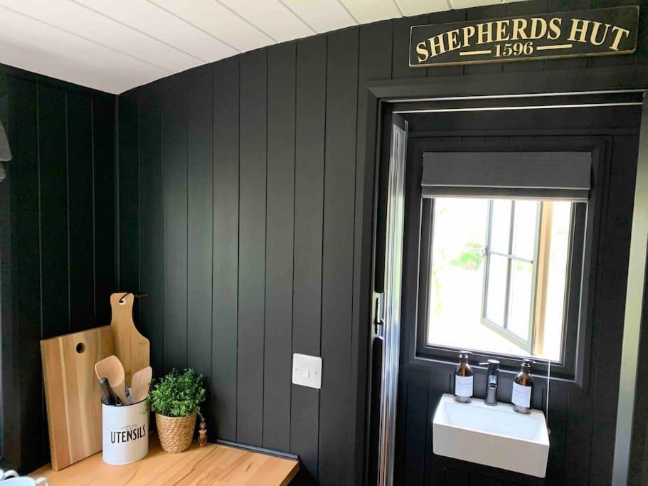 Cornwall Woodland Shepherd'S Hut - Dennis Hut Bodmin Εξωτερικό φωτογραφία